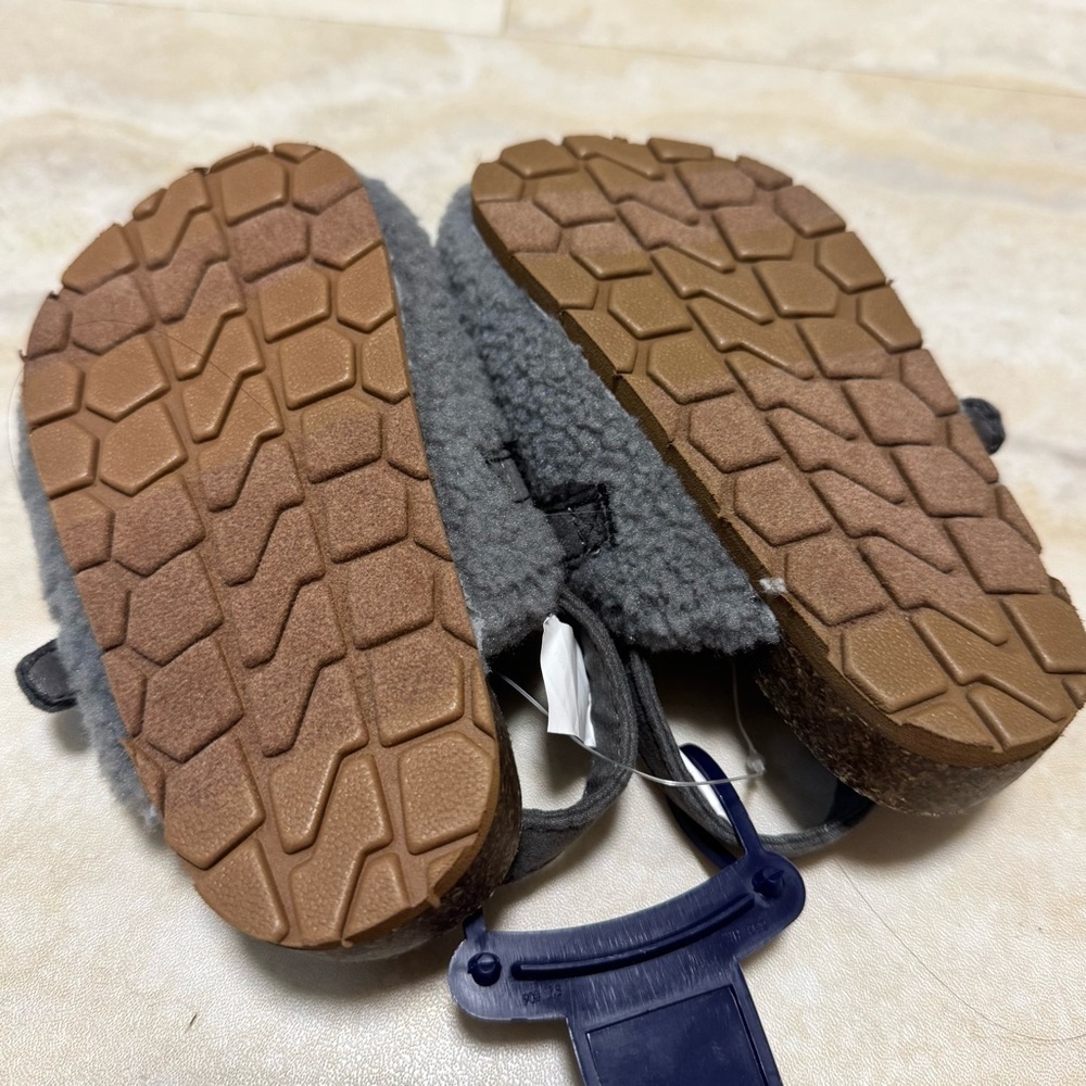 NWT GAP Toddler Gray Cozy Fleece Clogs (7-8) - Picture 5 of 7